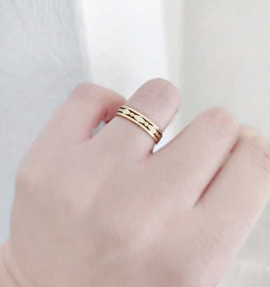 woman wearing a solid yellow gold art deco band