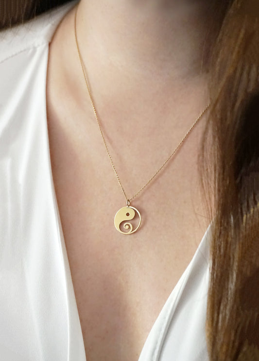 woman wearing solid yellow gold necklace with a 16mm yin yang pendant