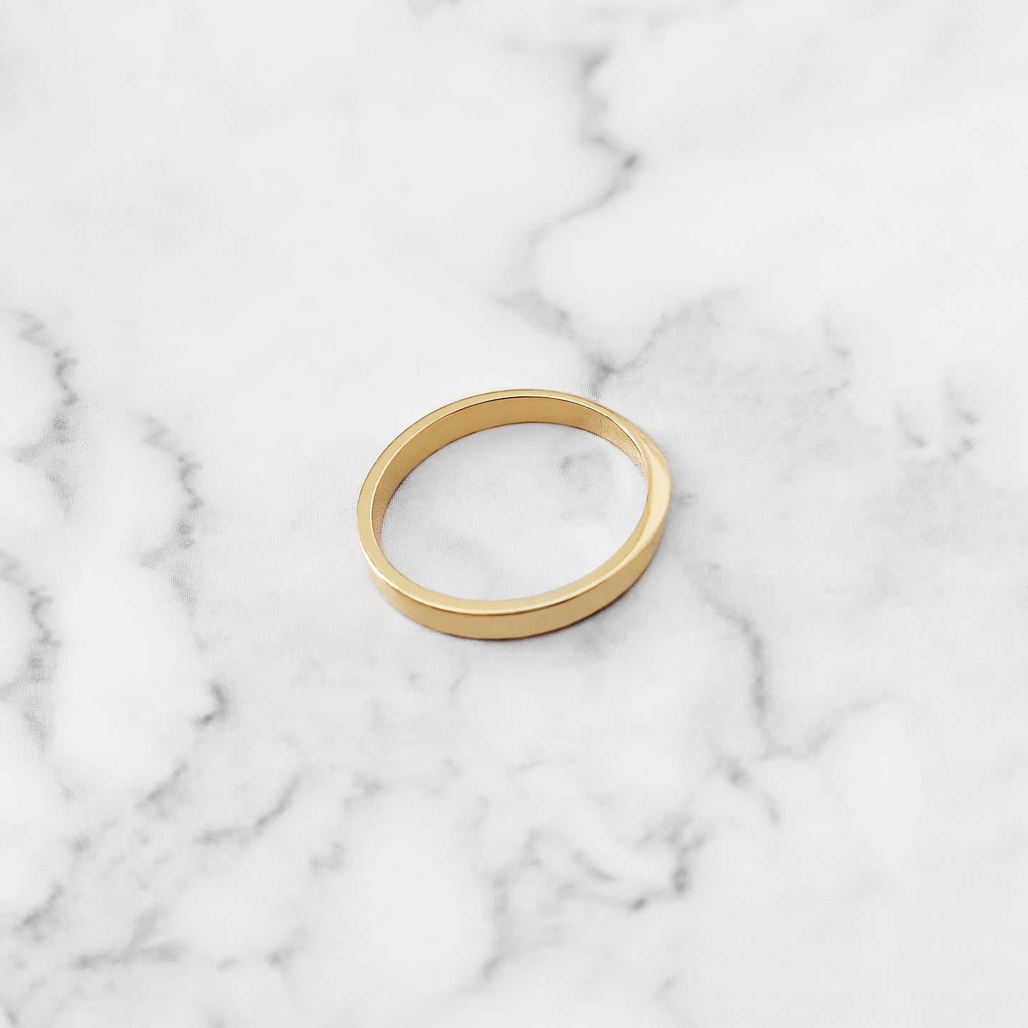 top view of a solid yellow gold thin mobius wedding ring 